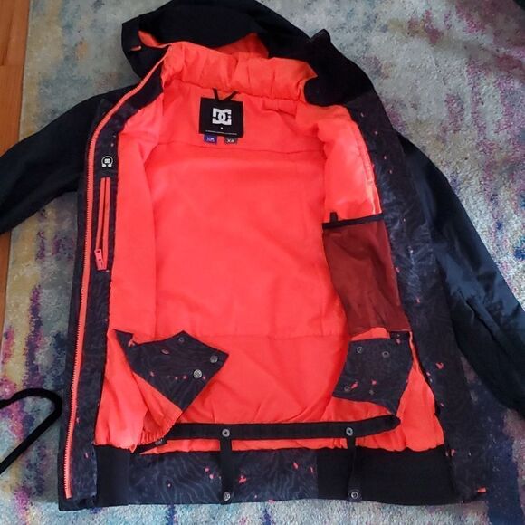 DC Squad 10K Women's Snow Jacket in Black & Orange - Picture 14 of 16